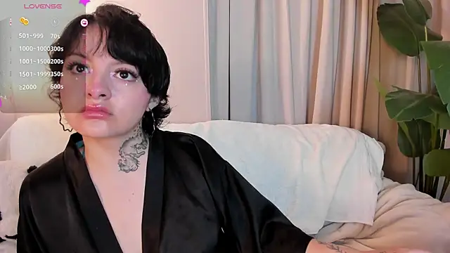 Snapshot of _EmilyRouge_ chatting on 1, 7, 2026 EmilyRouge online show from 1, 7, 2026