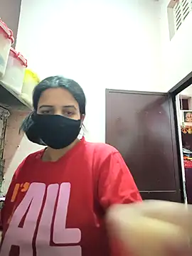 Snapshot of REENA-STRIP chatting on 7, 5, 2026 REENA-STRIP online show from 7, 5, 2026