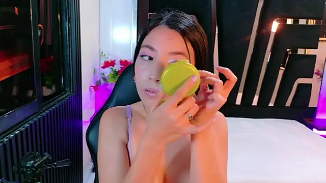 MiaLovelyn online show from 16, 4, 2026