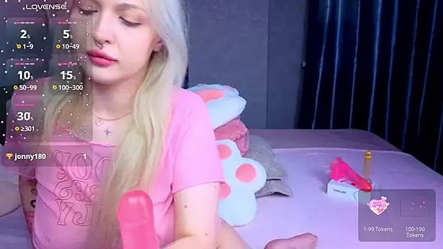 Snapshot of BlondieSummer chatting on 12, 7, 2026 BlondieSummer online show from 12, 7, 2026