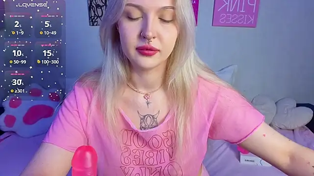 Snapshot of BlondieSummer chatting on 23, 7, 2026 BlondieSummer online show from 23, 7, 2026