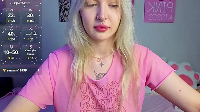 Snapshot of BlondieSummer chatting on 9, 7, 2026 BlondieSummer online show from 9, 7, 2026