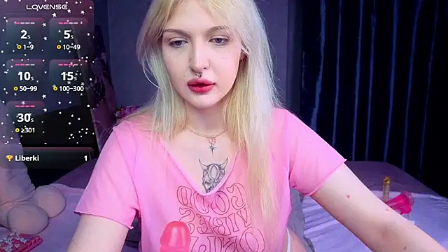 Snapshot of BlondieSummer chatting on 21, 7, 2026 BlondieSummer online show from 21, 7, 2026