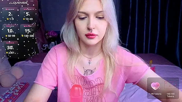 Snapshot of BlondieSummer chatting on 5, 8, 2026 BlondieSummer online show from 5, 8, 2026