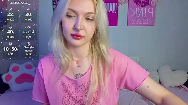 Snapshot of BlondieSummer chatting on 18, 7, 2026 BlondieSummer online show from 18, 7, 2026
