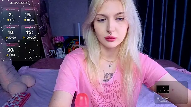 Snapshot of BlondieSummer chatting on 29, 7, 2026 BlondieSummer online show from 29, 7, 2026