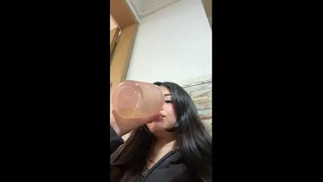 mia gomez7 online show from 15, 4, 2026