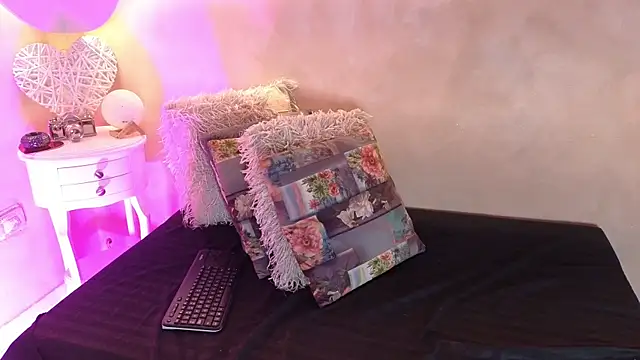 BellaRouxxx online show from 7, 4, 2026