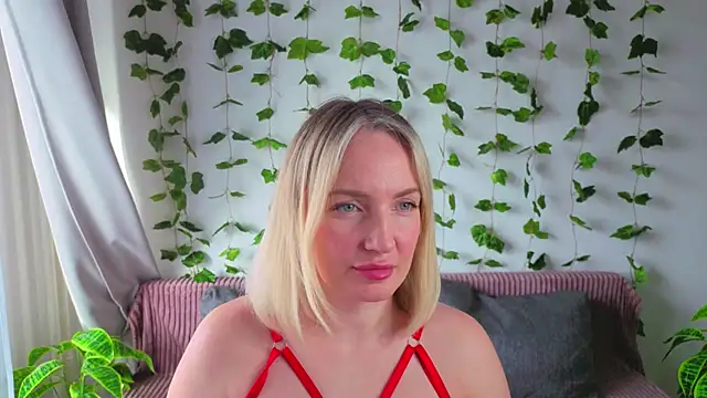 MonikFoxi online show from 3, 4, 2026