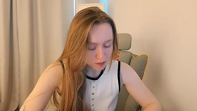 Snapshot of mowalova chatting on 9, 7, 2026 mowalova online show from 9, 7, 2026