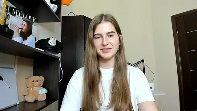 Snapshot of OhMyAlice chatting on 5, 6, 2026 OhMyAlice online show from 5, 6, 2026