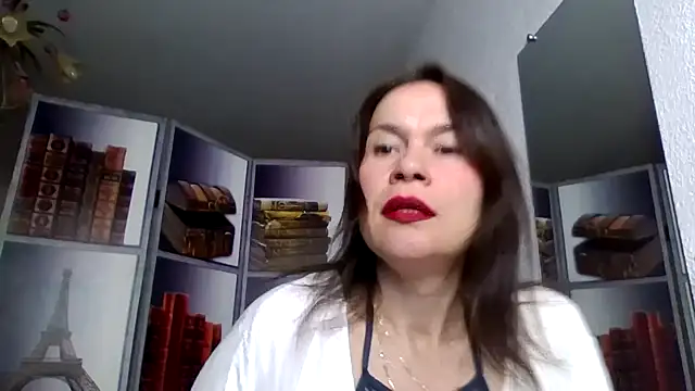 Selena Moo online show from 5, 4, 2026
