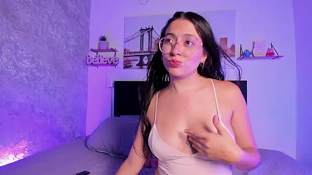 SofiaLujan  online show from 28, 4, 2026
