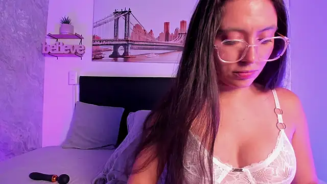 SofiaLujan  online show from 21, 4, 2026