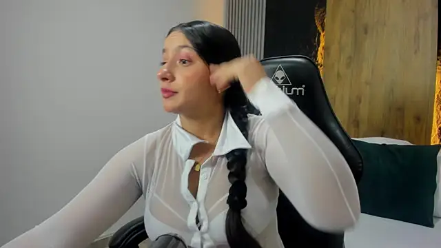kira relish online show from 8, 4, 2026