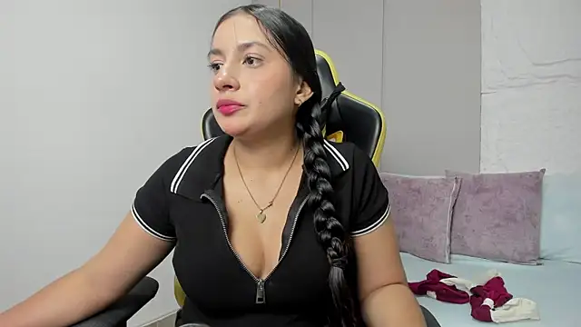 kira relish online show from 28, 4, 2026