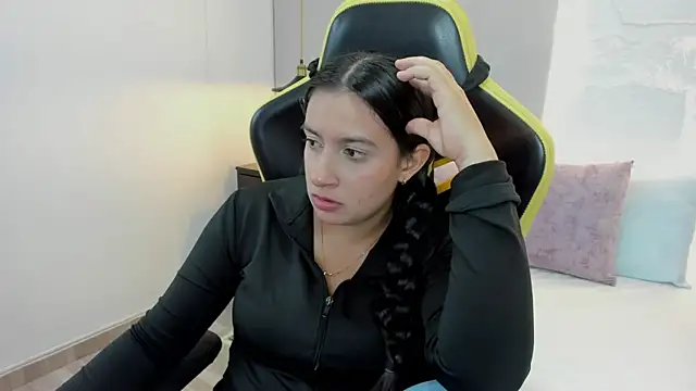 kira relish online show from 14, 4, 2026