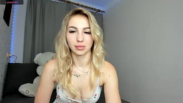Snapshot of LadySweetN chatting on 13, 5, 2026 LadySweetN online show from 13, 5, 2026