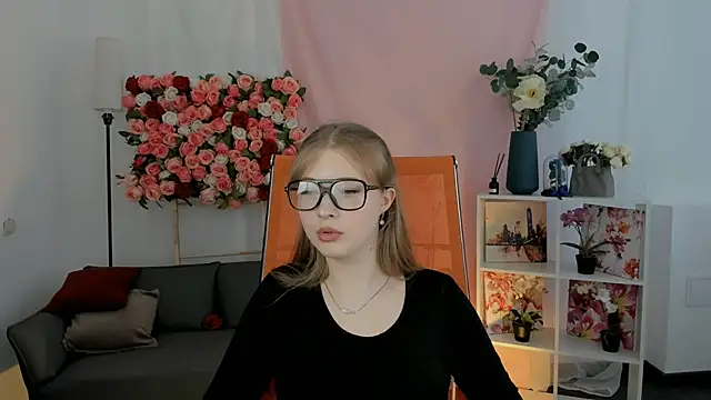 LunasFrost online show from 20, 3, 2026