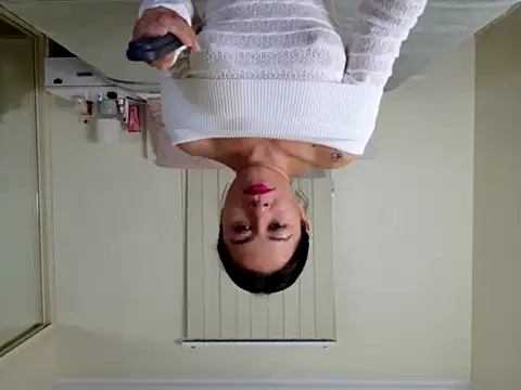 AnyraVelvet online show from 19, 4, 2026