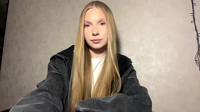 CarolineNine online show from 28, 4, 2026