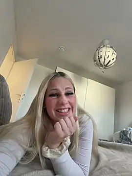 Softpeach402 online show from 23, 3, 2026