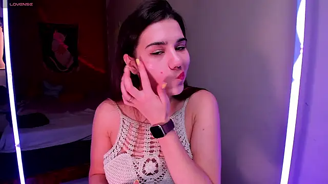 Snapshot of Elly__Green chatting on 9, 4, 2026 Elly Green online show from 9, 4, 2026