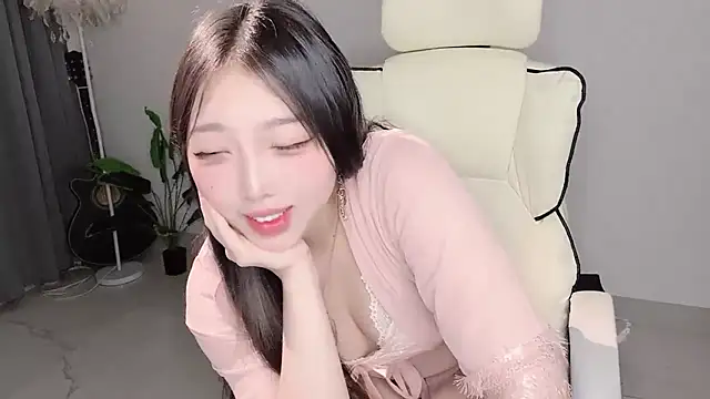 Yukiy8877 online show from 18, 4, 2026