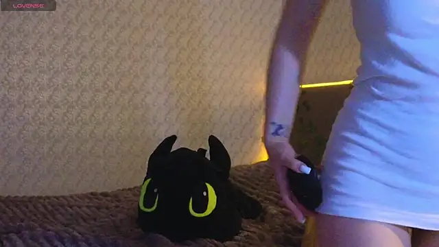 dark honey  online show from 28, 3, 2026