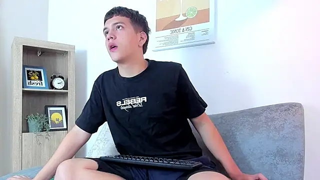 dennis hills online show from 27, 3, 2026