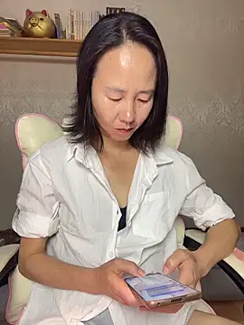 lilysister66 online show from 15, 4, 2026