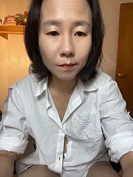 lilysister66 online show from 29, 6, 2026