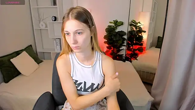 LauraPurr online show from 19, 6, 2026