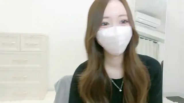 Snapshot of salachan_v chatting on 5, 4, 2026 salachan v online show from 5, 4, 2026
