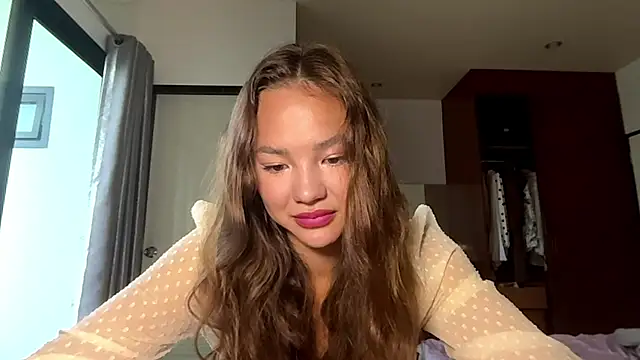 kamila 18 french online show from 7, 4, 2026