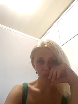 MiaLove183 online show from 10, 6, 2026