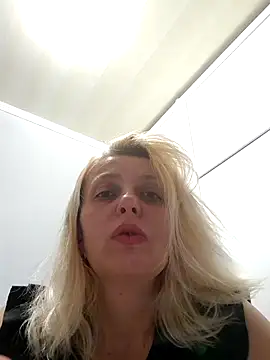 MiaLove183 online show from 29, 5, 2026