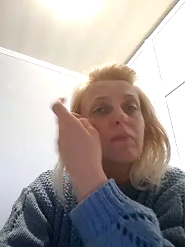 Snapshot of MiaLove183 chatting on 24, 3, 2026 MiaLove183 online show from 24, 3, 2026