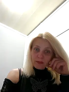 MiaLove183 online show from 11, 5, 2026