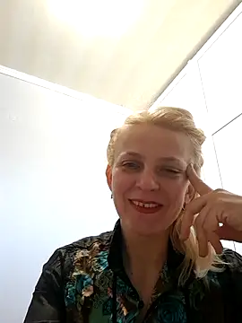 MiaLove183 online show from 19, 4, 2026