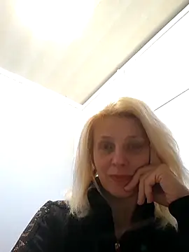 MiaLove183 online show from 28, 4, 2026