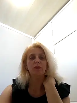 MiaLove183 online show from 12, 6, 2026