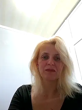 MiaLove183 online show from 15, 6, 2026
