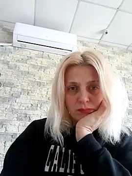 Snapshot of MiaLove183 chatting on 26, 3, 2026 MiaLove183 online show from 26, 3, 2026