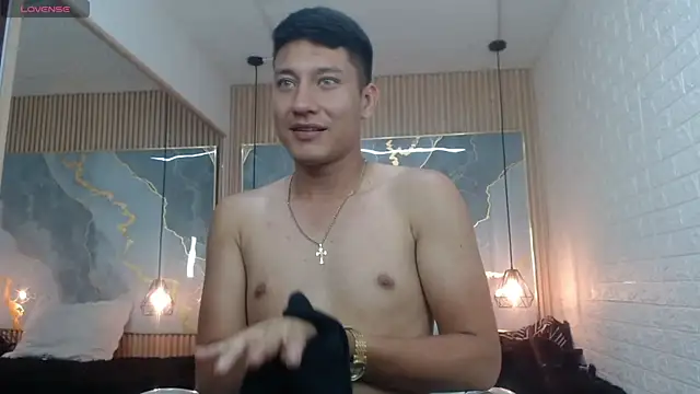 Snapshot of DominantBoy4 chatting on 7, 5, 2026 DominantBoy4 online show from 7, 5, 2026