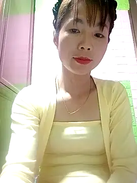 AmyLinee01 online show from 12, 4, 2026