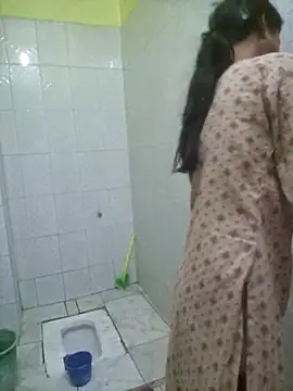 Curvy Amyra online show from 16, 4, 2026