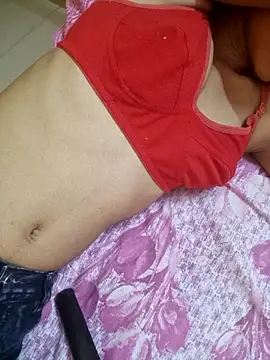 Snapshot of Curvy_Amyra chatting on 15, 5, 2026 Curvy Amyra online show from 15, 5, 2026