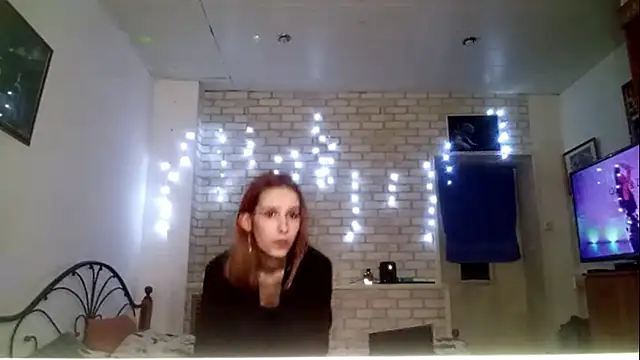 Snapshot of SirenFrost chatting on 9, 5, 2026 SirenFrost online show from 9, 5, 2026