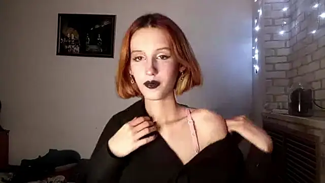Snapshot of SirenFrost chatting on 21, 6, 2026 SirenFrost online show from 21, 6, 2026